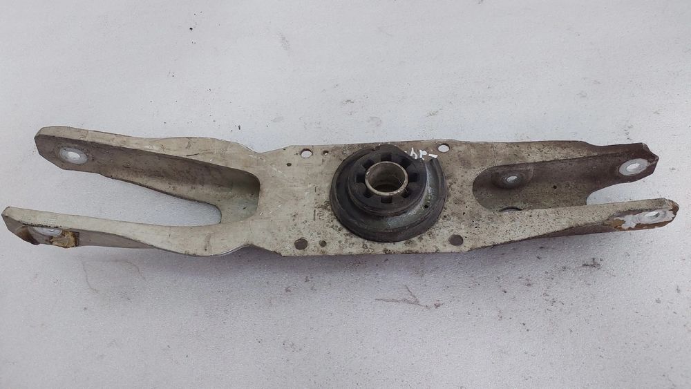 Braço de suspensão trás esquerdo MERCEDES-BENZ CLA Coupé (C117)