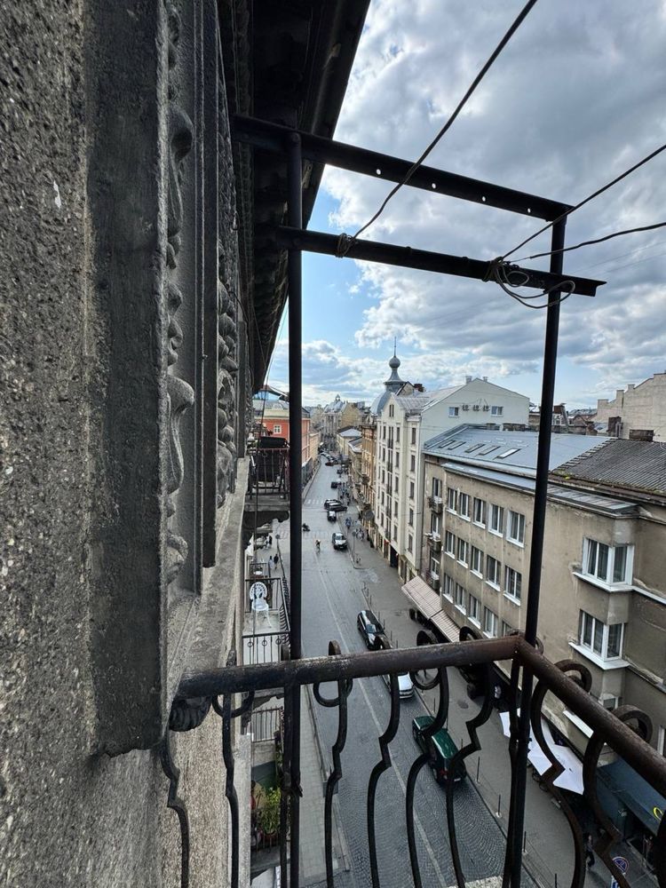 Центр міста! Продаж 2кім квартири, Гнатюка (просп. Свободи) 53 м2
