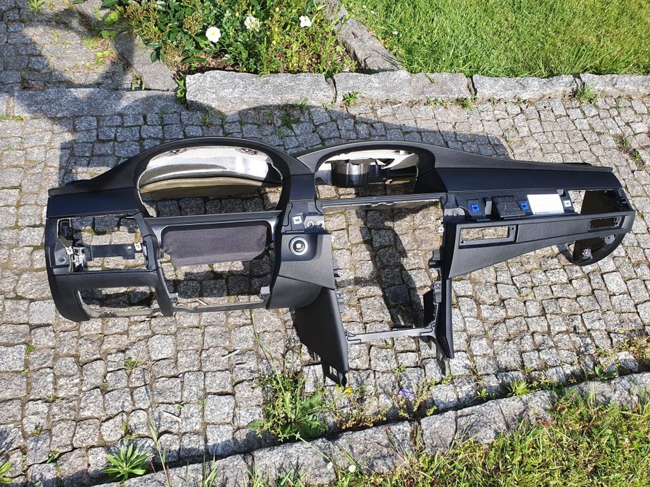 Oryginalna używana deska BMW E60 uchwyty na kubki cup holder europa