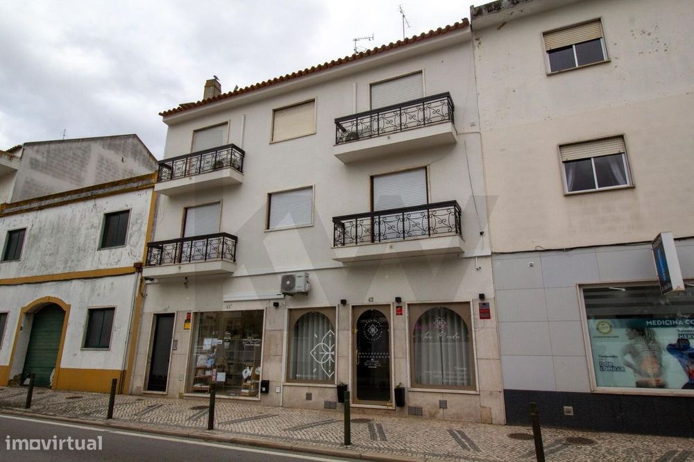 T3 mobilado e luminoso no centro de Almeirim — 980 €/mês