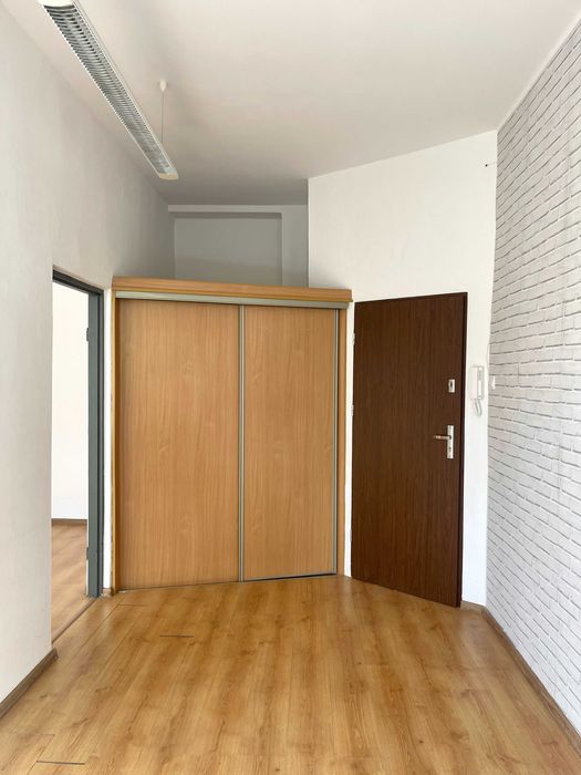 Klimatyczny lokal pod usługi