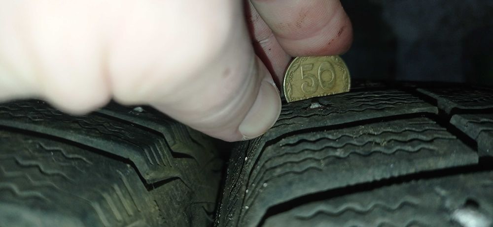 Продам Шины  215/60/16
