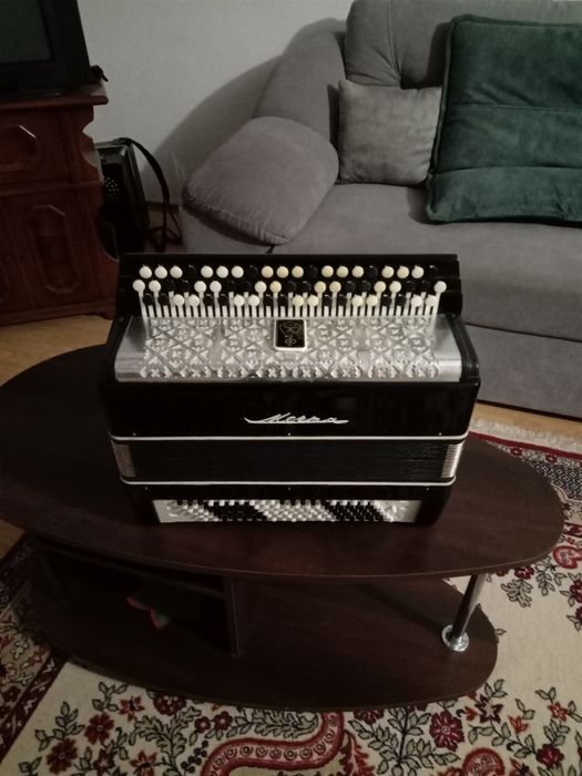 Баян Житомирської фабрики "мечта"