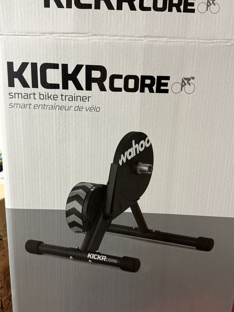trenażer Wahoo Kickr Core z kasetą 10-rzędową Shimano