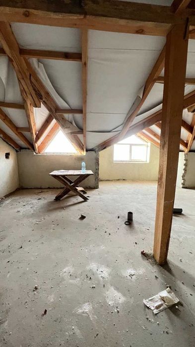 Продаж затишної мансарди в історичнійЖовкві!58 м² | 6 поверх С.Петлюри