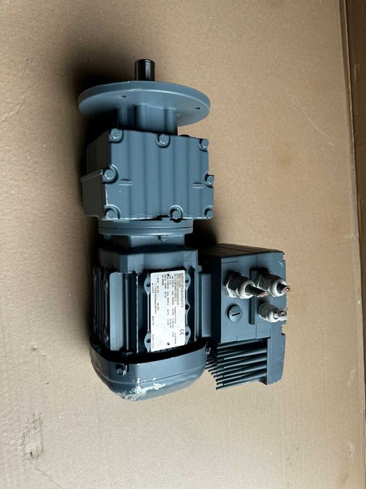 Motoreduktor, silnik sew z falownikiem 0,55kw zakres obrotów 5,8 do 55