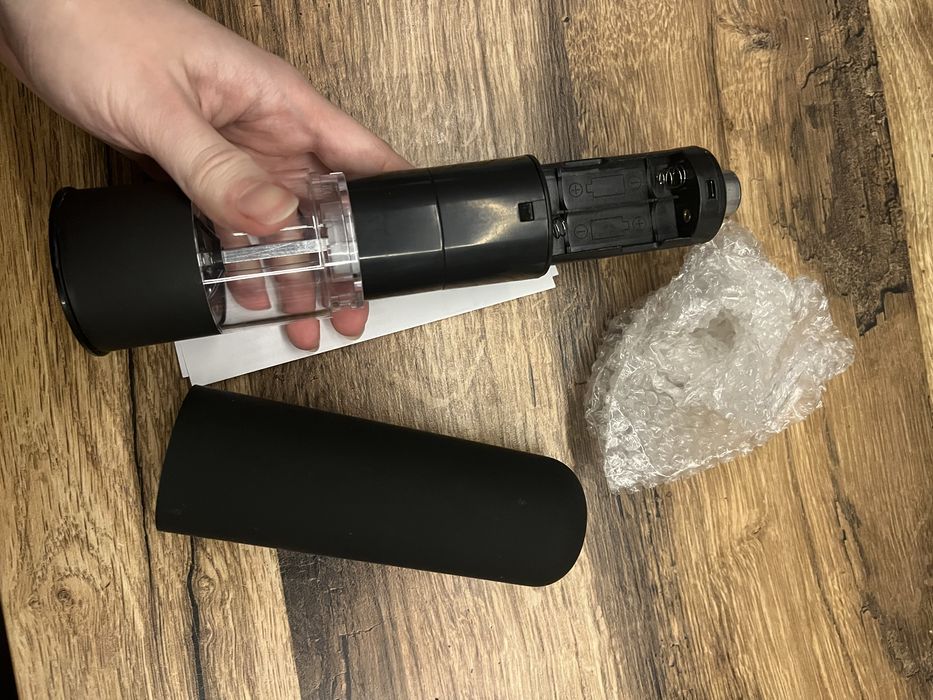 Електромельниця подрібнювач солі перцю