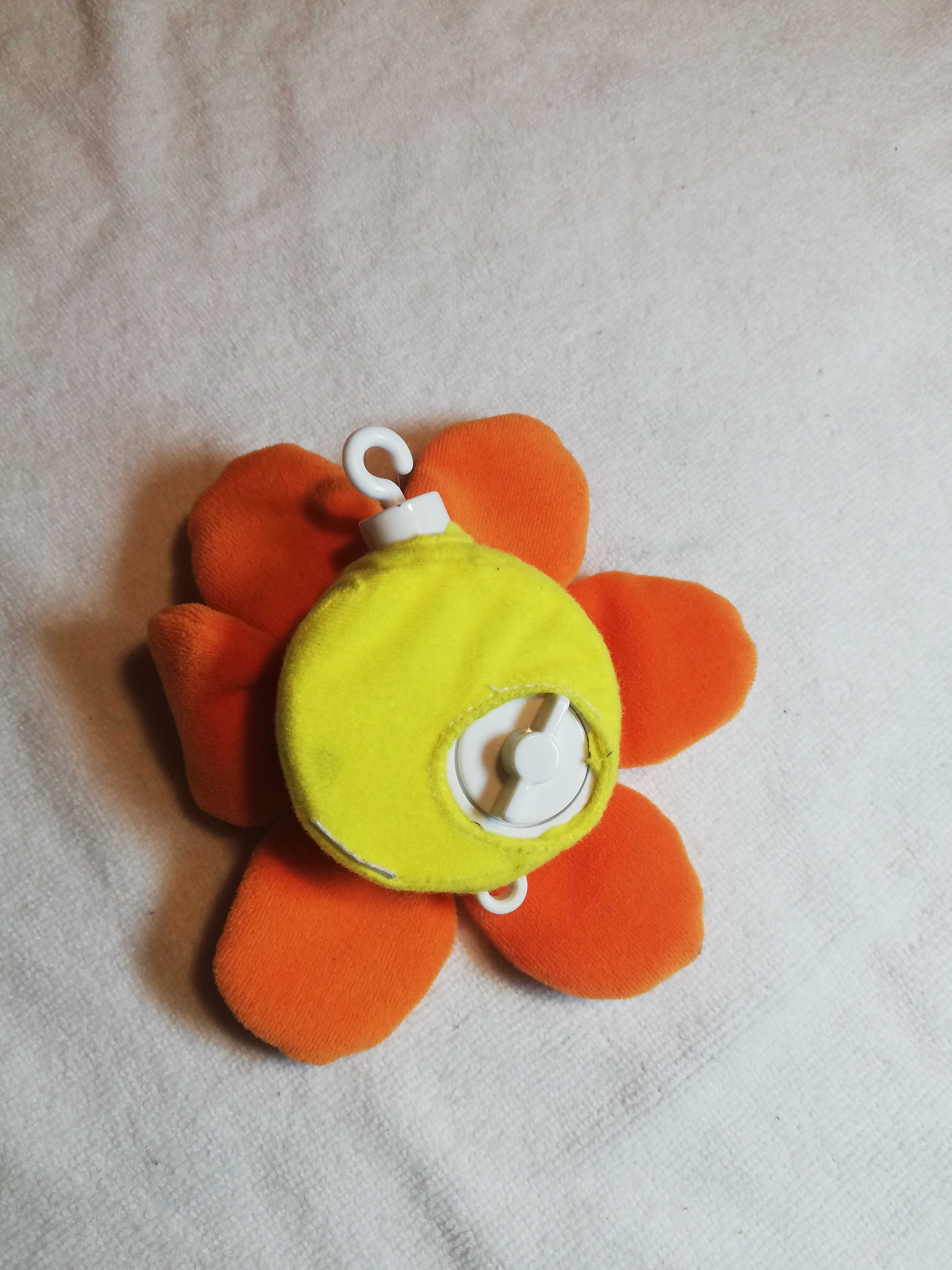 Zestaw zabawek dla niemowlaka: spirala, kocyk do zabawy itp