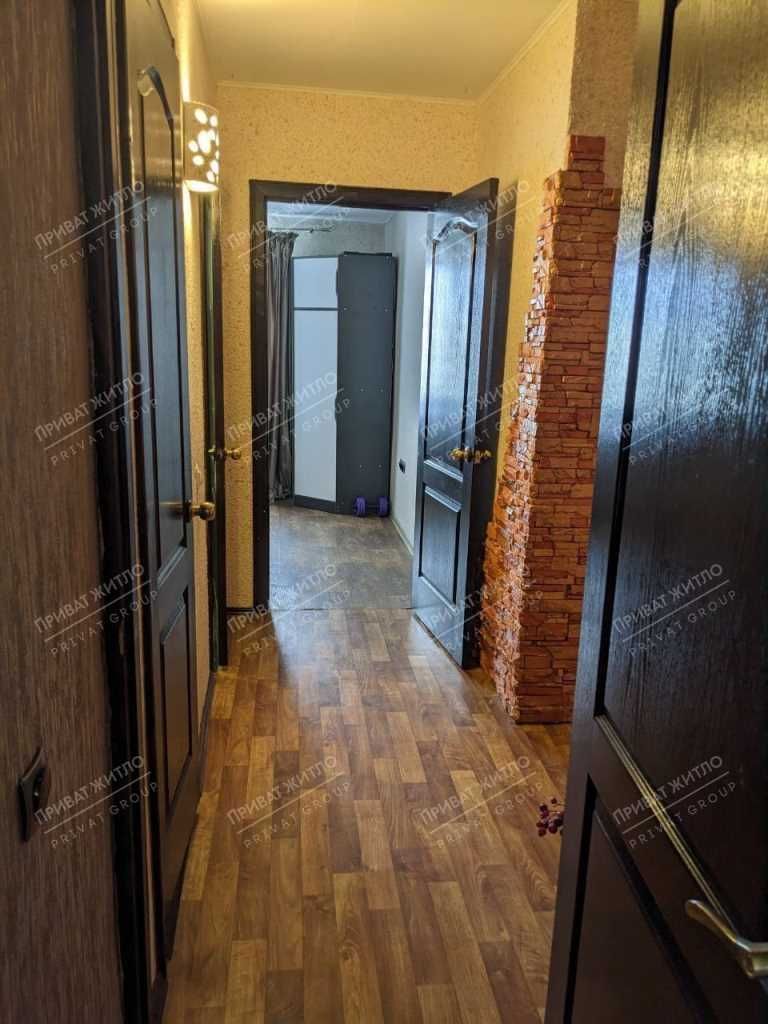 Гарна трикімнатна квартира в районі - "Мотель".