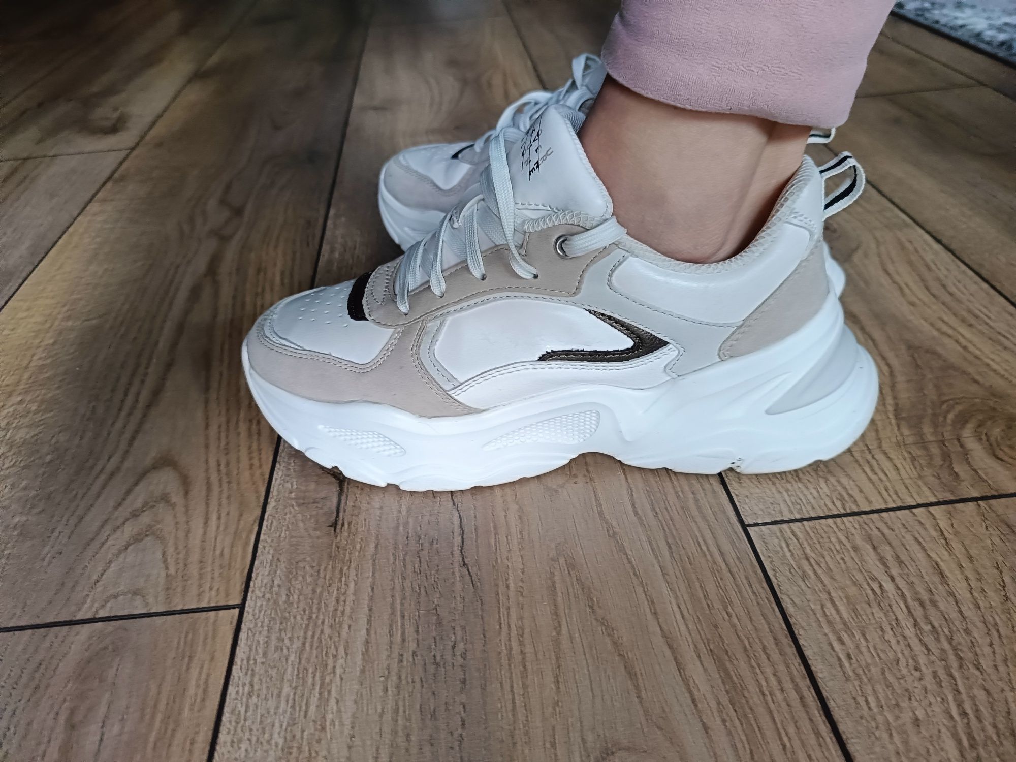 sneakersy 37 Bershka