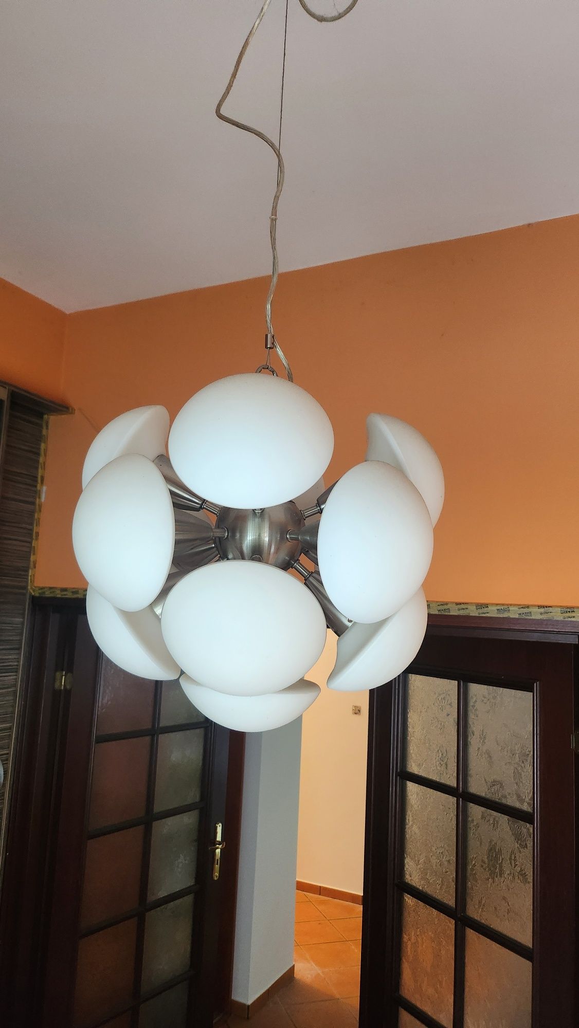 REZERWACJA Lampa wisząca vintage kula, design lata 70‑80, mleczne szkł