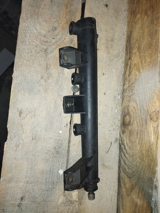 Топливная паливна рампа (флейта) пежо ситроен