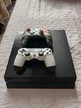 Konsola ps4+ dwa pady