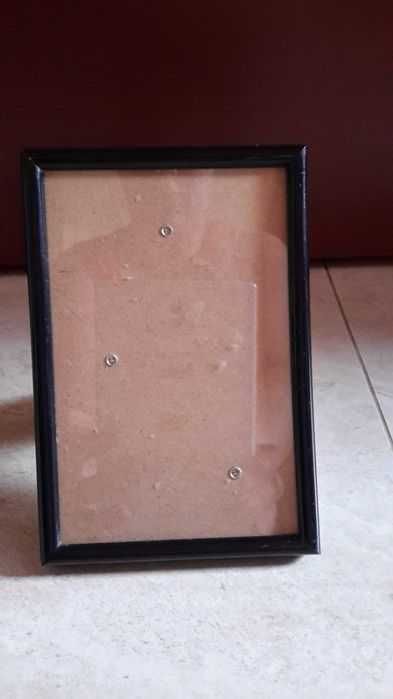 Ramka na zdjęcia mała czarna ze szkłem 10,7 cm x 15,7 cm