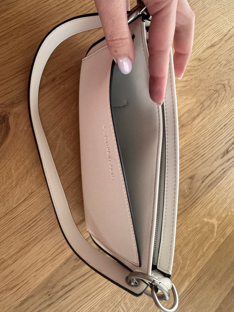 Biała torebka Calvin Klein
