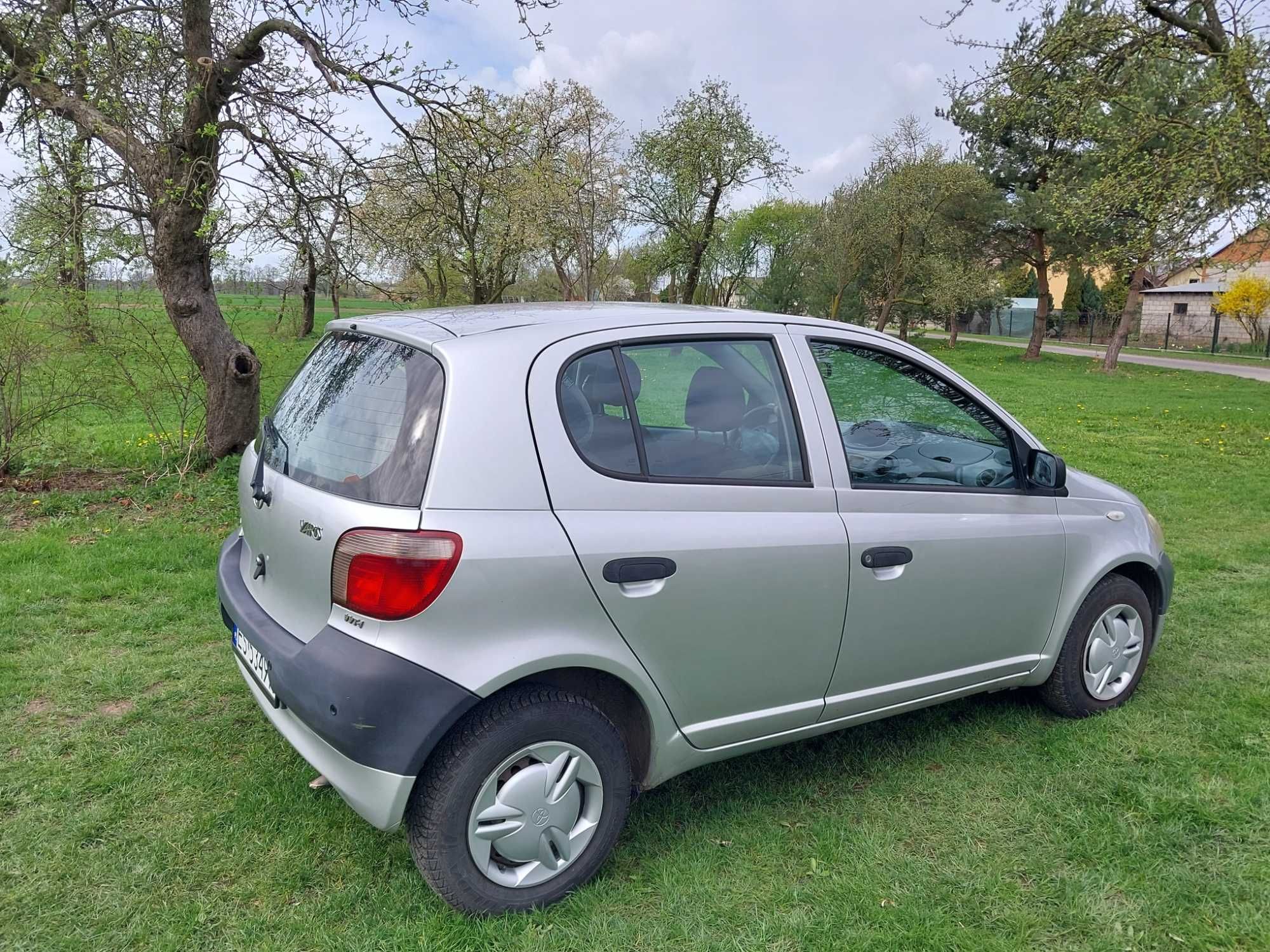 Sprzedam Toyota Yaris 2001r. Przebieg 185000. 1.0 benzyna.