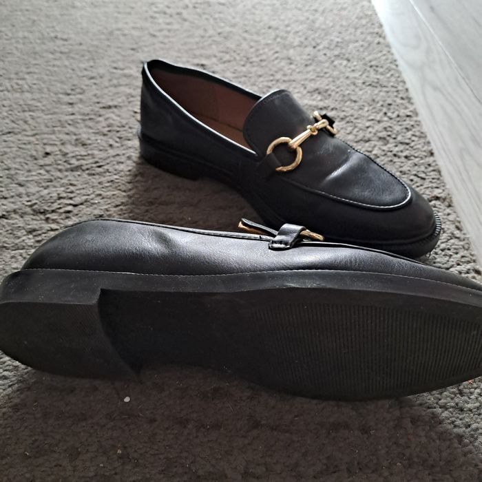 Buty ze skóry firmy zara