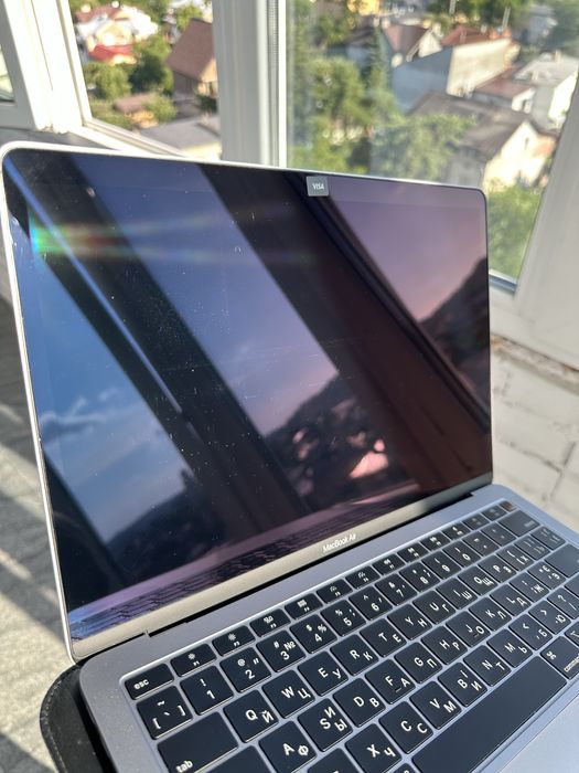 MacBook Air 2019 (i5, 8/256)