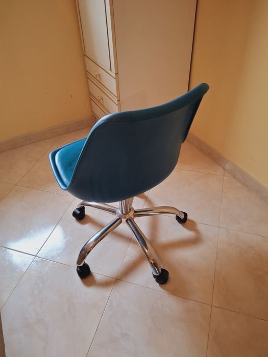 Cadeira azul plástico