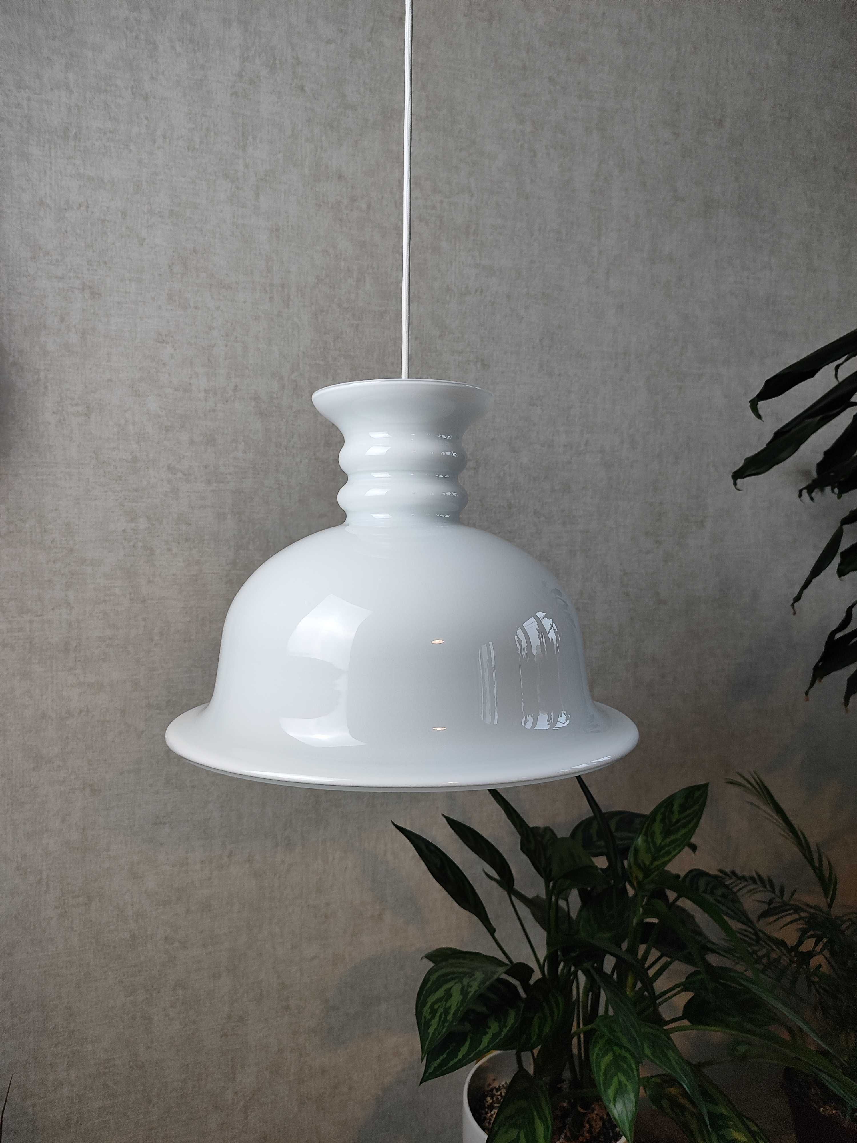 Duńska lampa wisząca. Holmegaard. Model Kro. 1981