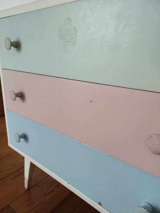 Mała komoda dziecięca