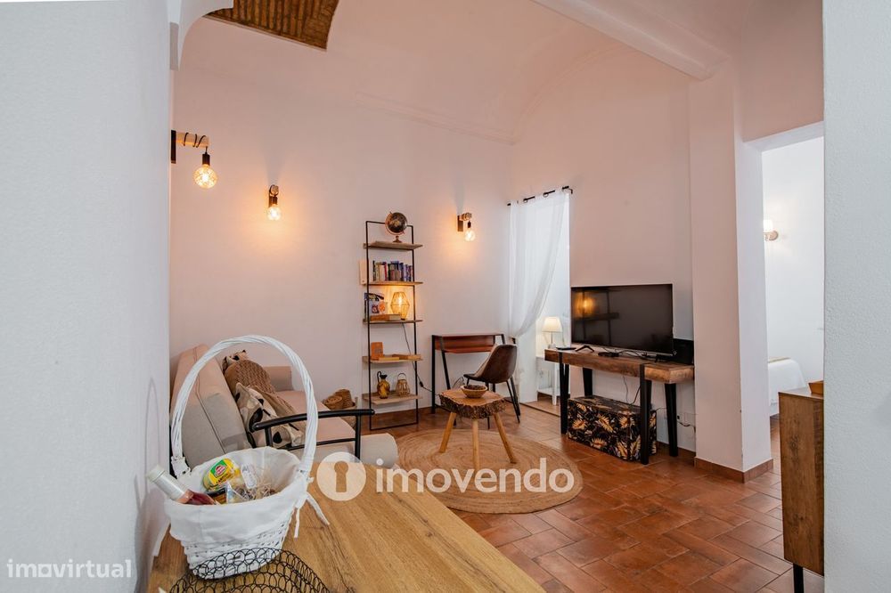 Moradia T1 remodelada, com licença AL ativa, em Olhão