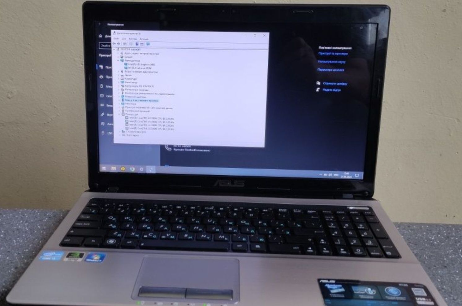 Ноутбук Asus K73s екран 17"дюймів з процесором Intel i5 та дискретною