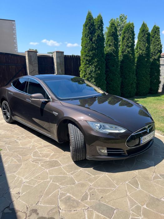 Tesla model S 60кВт 2013