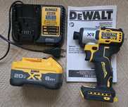 Dewalt wkrẹtarka + bateria 8ah + zasilacz