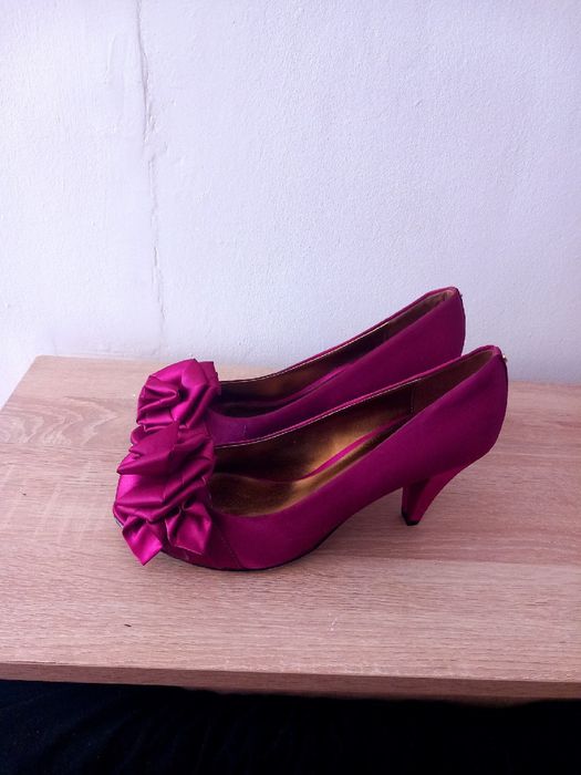 Szpilki rużowe z kwiatkiem roz.39 wymiary opis