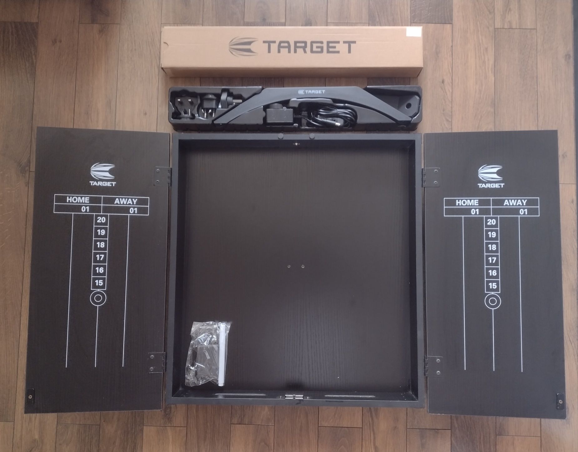 Prezent - DART - kompletny zestaw do darta ( tarcza + szafka +oświetl