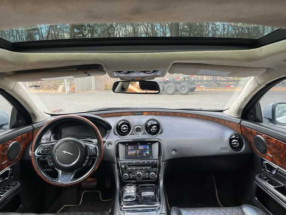 2016 Jaguar XJ PORTFOLIO