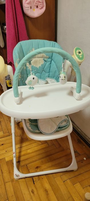 Стіл-гойдалка для годування