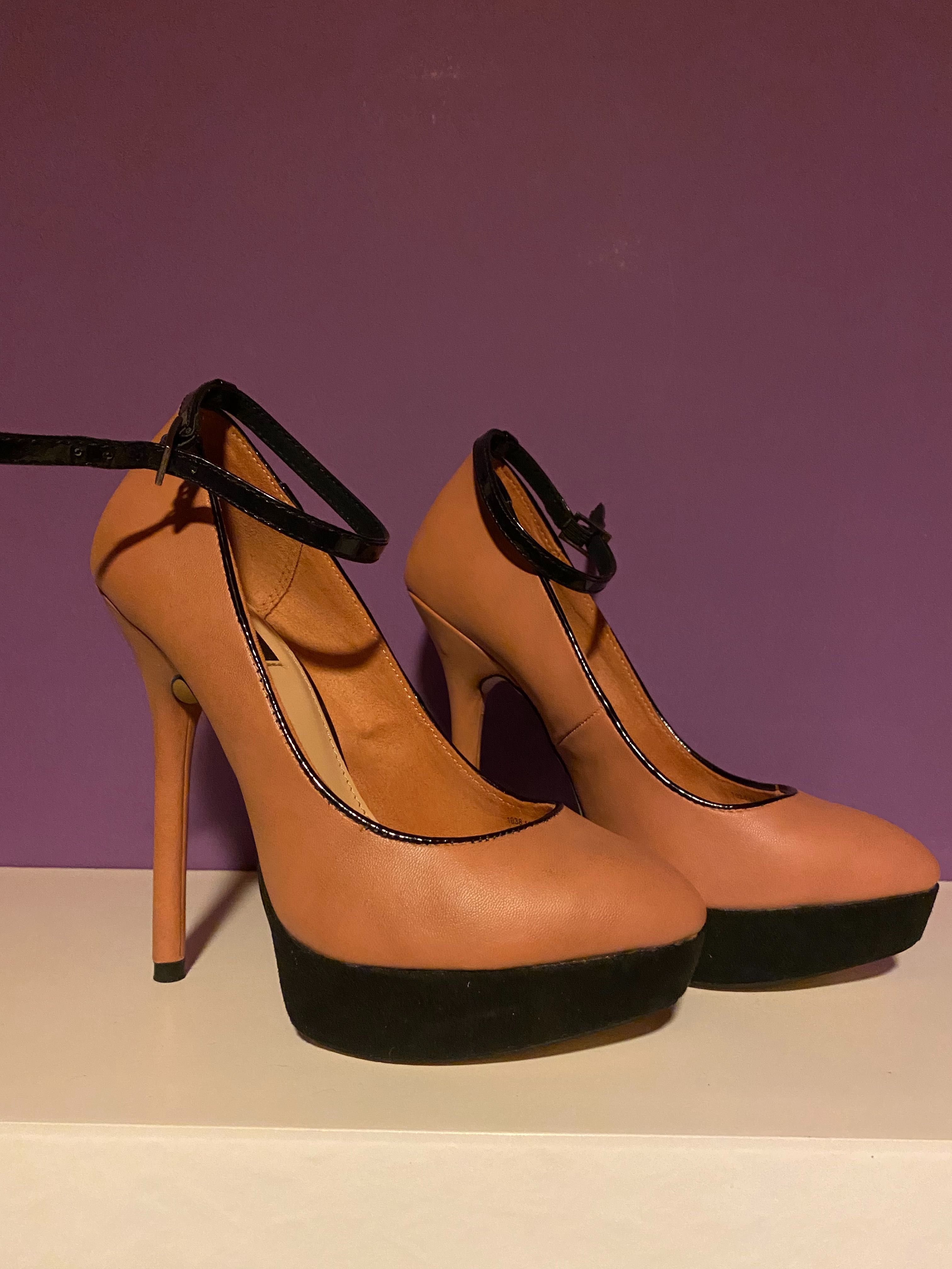 Sapatos Bershka Novos 36