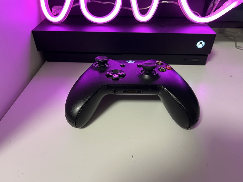 Konsola Microsoft Xbox One X 1 TB z napedem fuzycznym