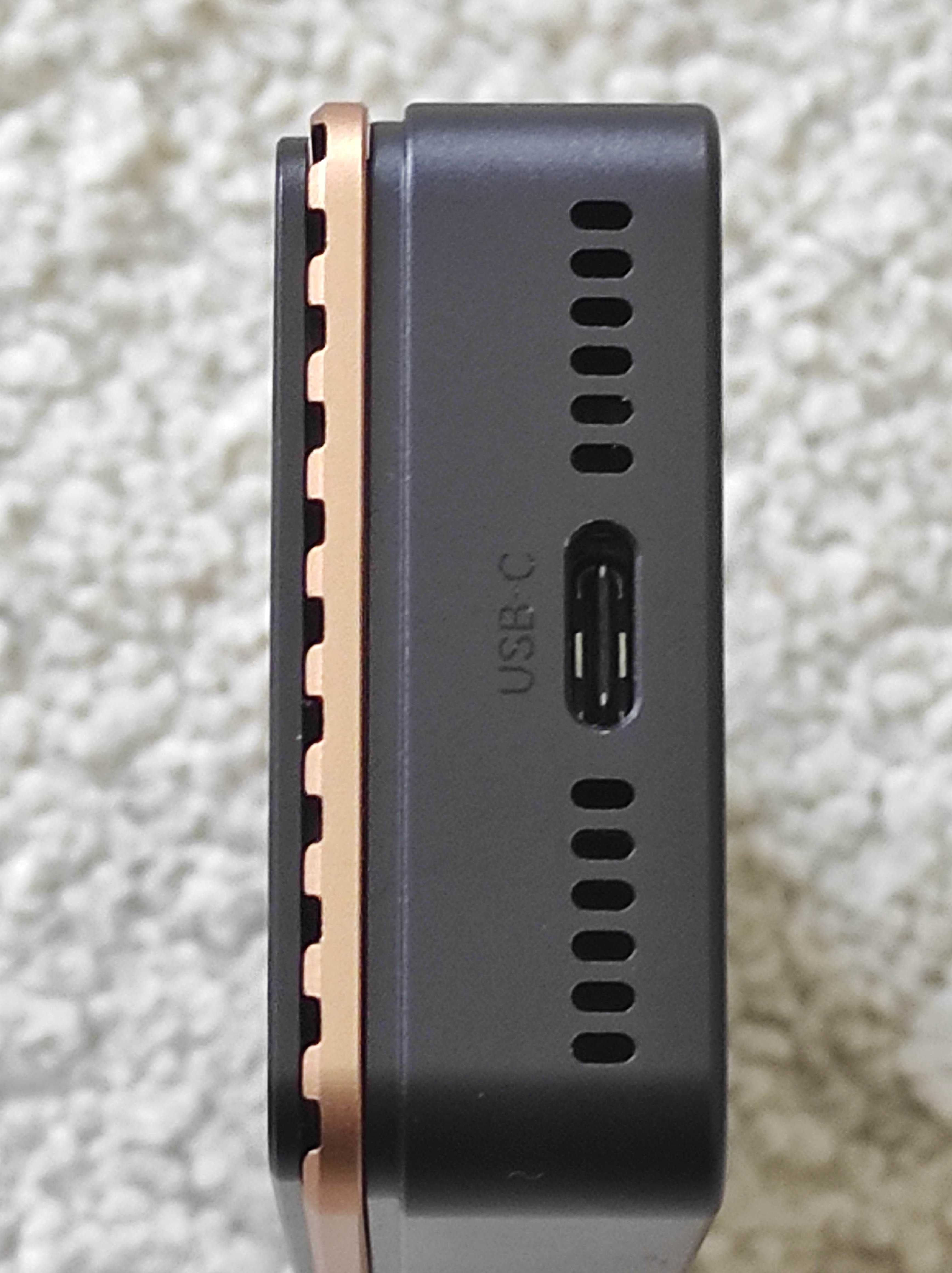 Obudowa dysku UGREEN 15976, 40 Gbps M2 SSD adapter USB-C w etui
