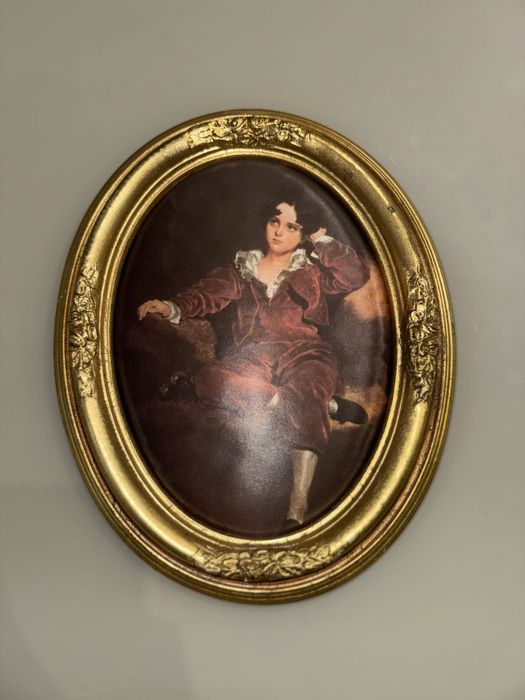 Винтажная шелковая картина “Мальчик в красном”