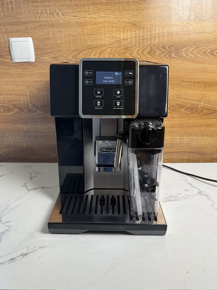 Кавомашина автоматична Delonghi Perfecta EVO 500 чашок  з Гарантією !