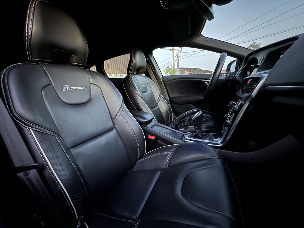 Volvo V40 1.6 D2 ‘ R-Design ‘  GARANTIA !
