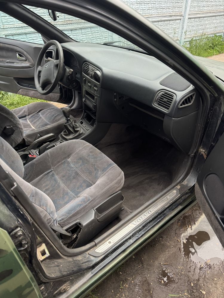 Volvo v40 2.0 газ/бен можливий обмін Автовикуп