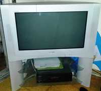 TV Sony Trinitron com móvel de apoio