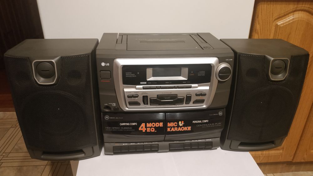 Музыкальный центр LG, диск, радио работает.