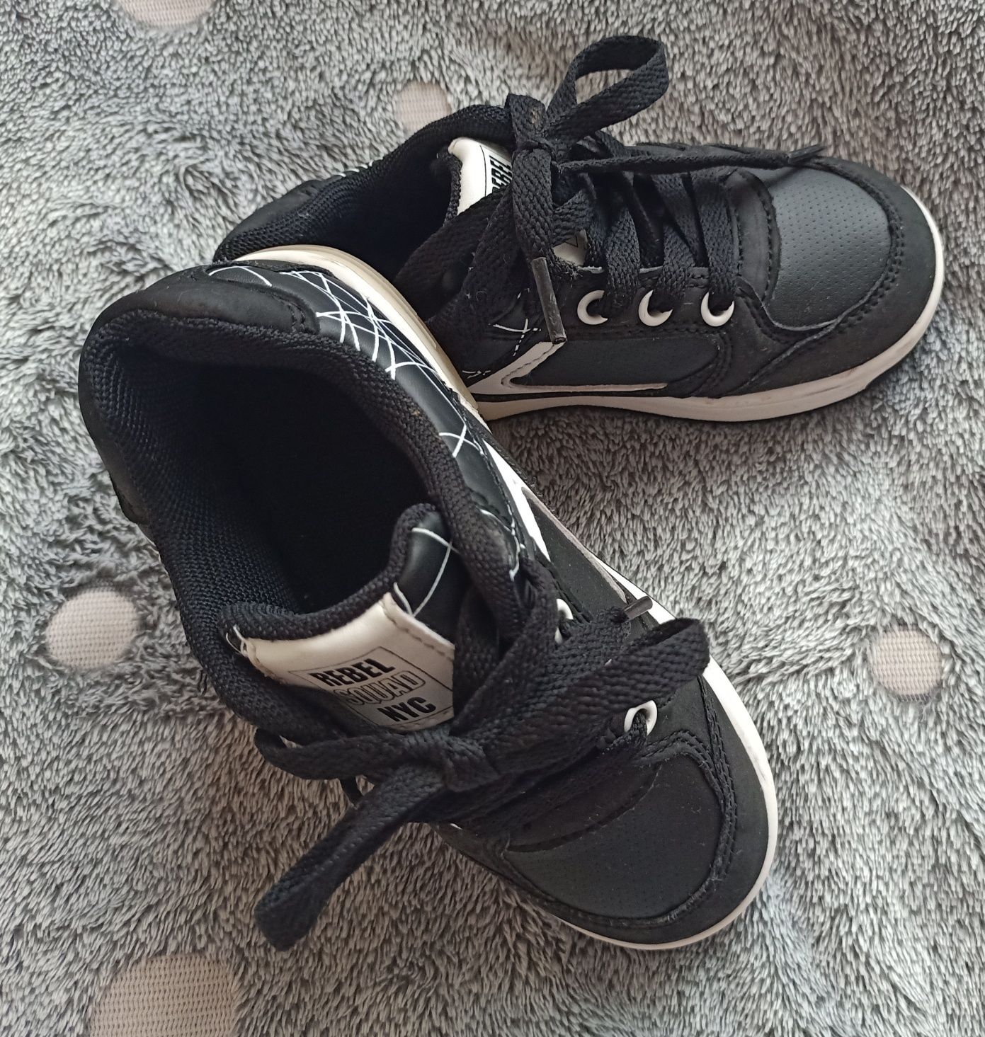 Buty sportowe adidasy czarno białe bo Lidl lupilu rozmiar 26