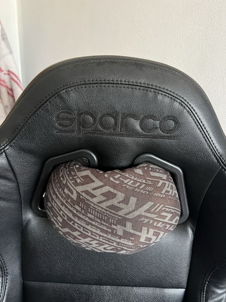 Cadeira gaming preta sparco