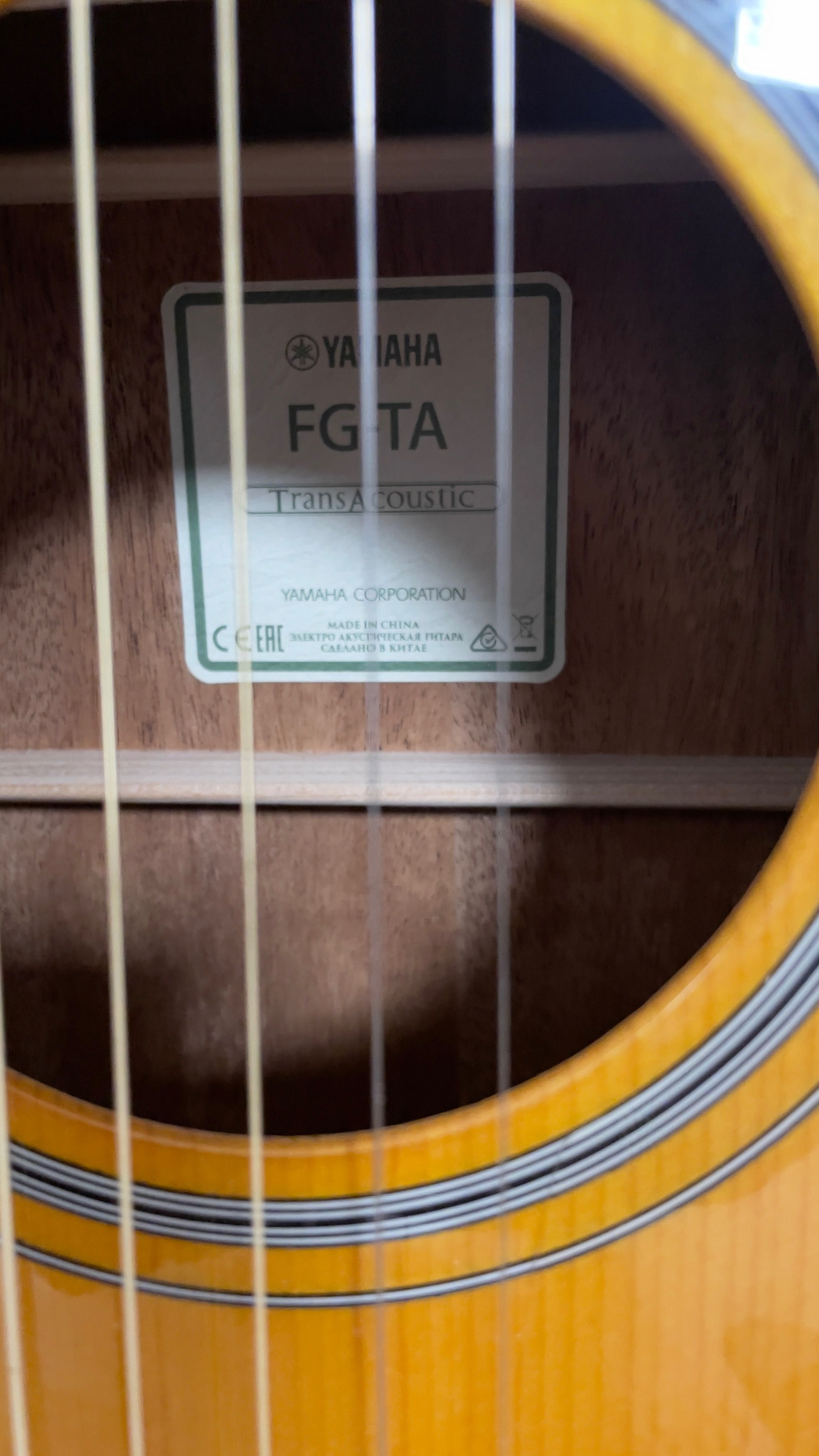 Guitar Yamaha FG-TA Transacoustic