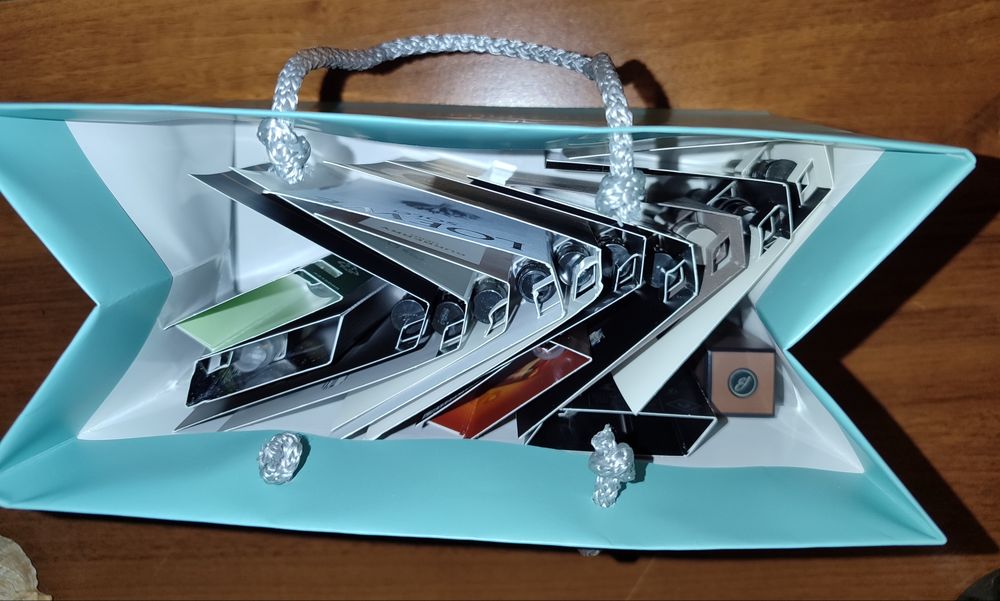 Подарунковий набір парфумів-мініатюр для чоловіків.