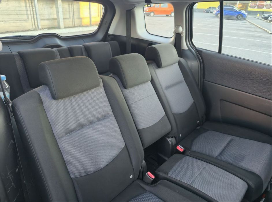 Мазда 5 2006 року з 2.0 дизельним двигуном