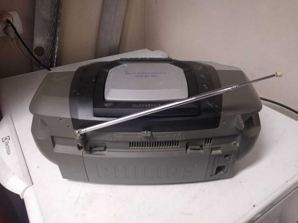 Radiomagnetofon z CD Boombox Philips AZ3068 do poprawek