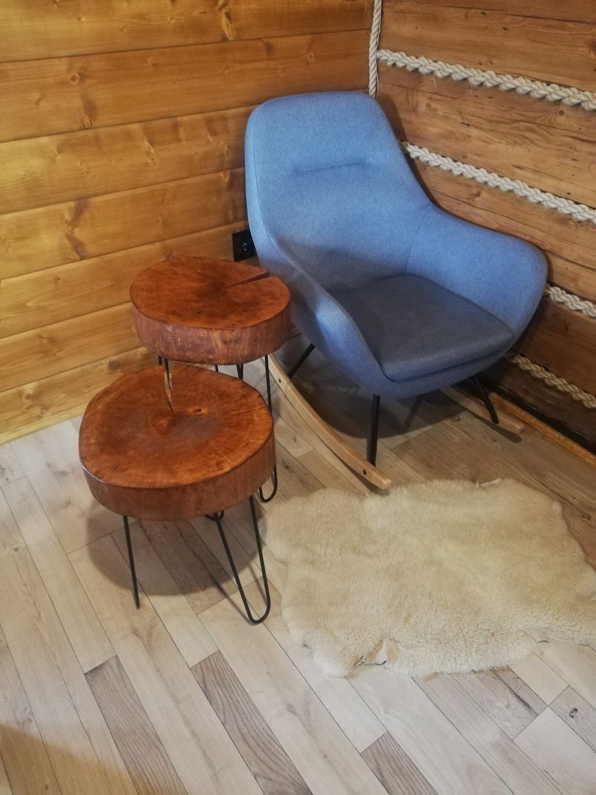 Stoliki z plastra drewna
