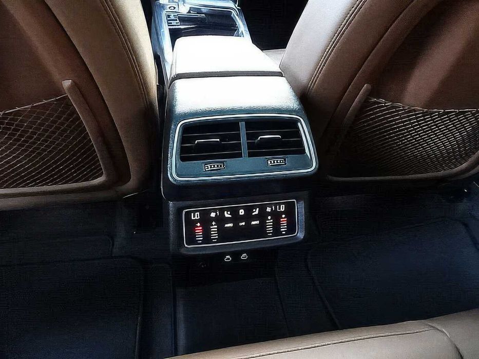 Audi e-tron Premium S Line Sportback      2022